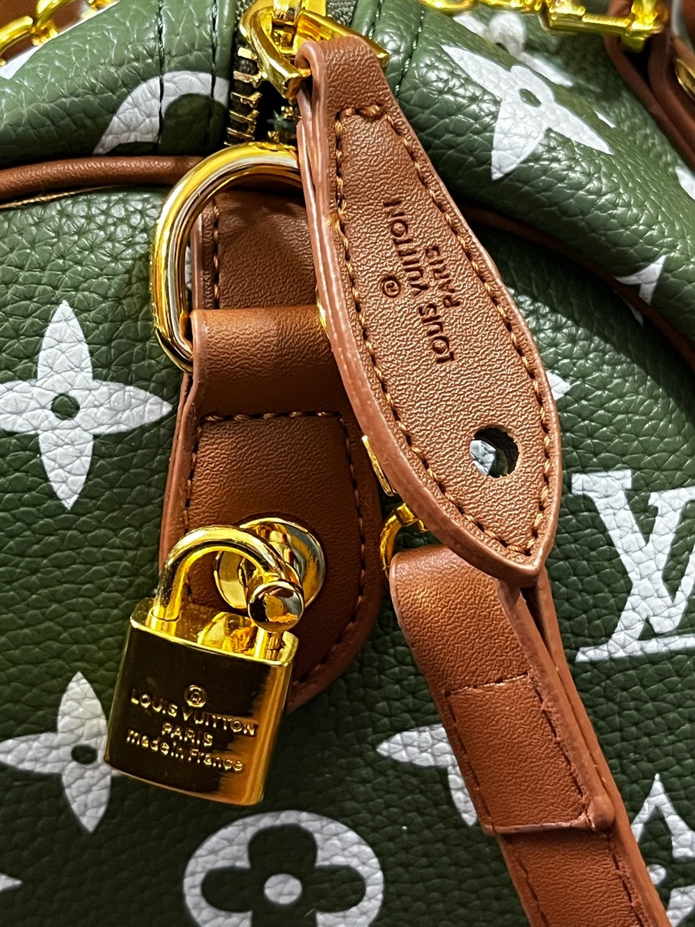 Louis. Vuitton. Speedy Green Handbag Purse Duffle - Picture 9 of 11